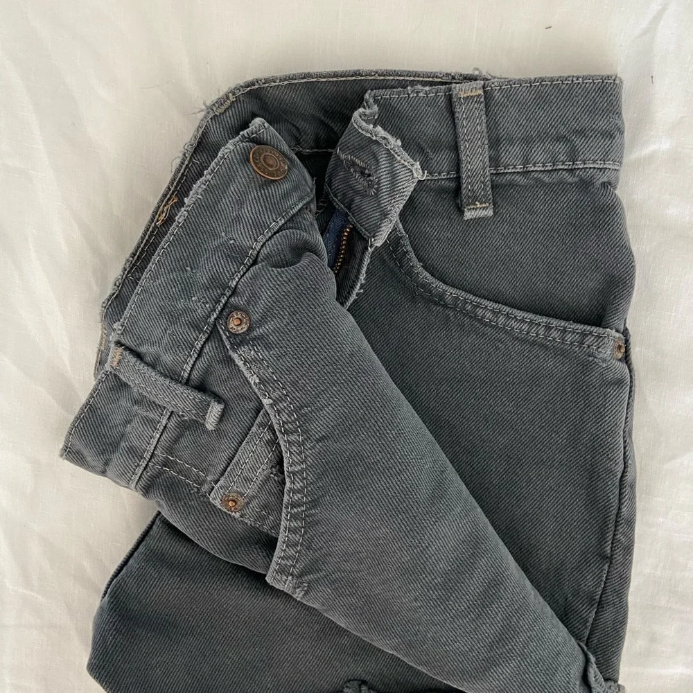 Levi’s Reworked High Rise denim shorts 🖤 - Picture 3 of 4